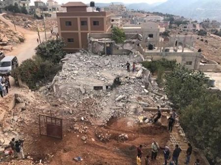 الاحتلال الاسرائيلي يهدم منازل 3 شهداء ويغلق منزل رابع بالاسمنت في رام الله
